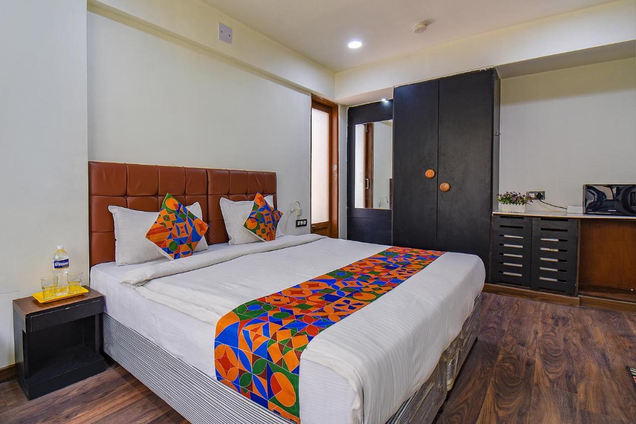 Fabhotel Sr Wakad - Nr Mall Of Millenium Pimpri-Chinchwad Exterior photo