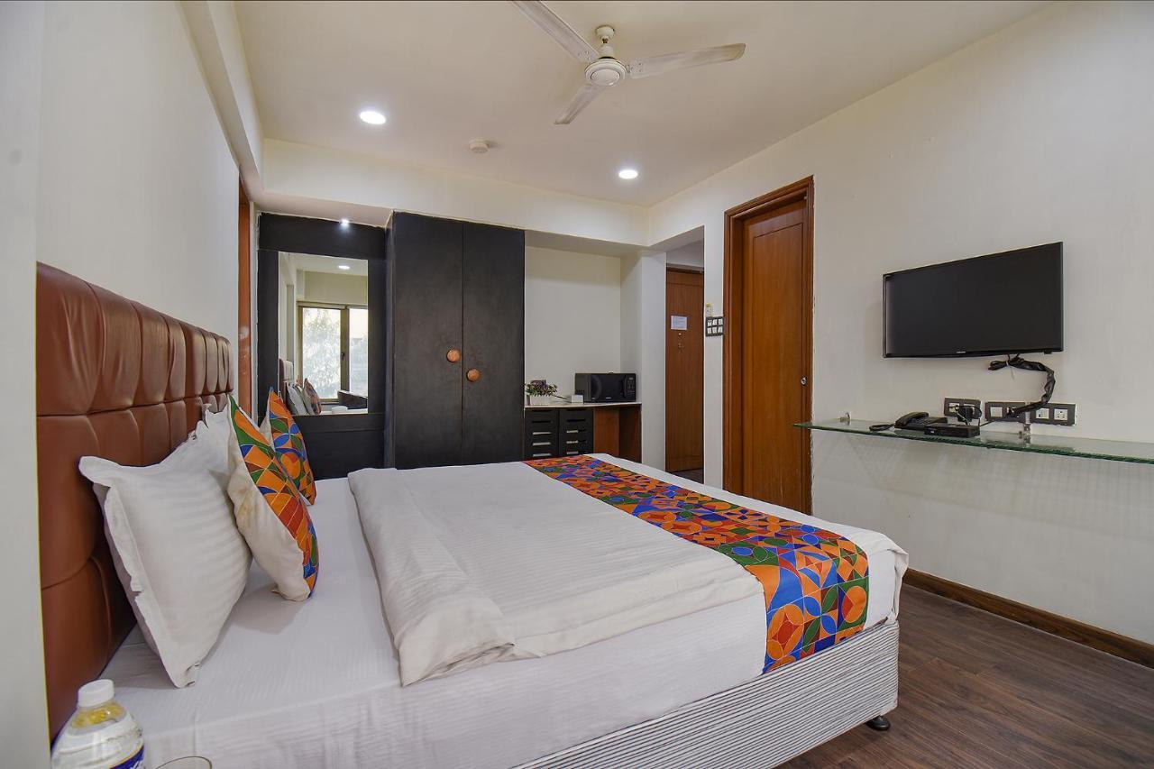 Fabhotel Sr Wakad - Nr Mall Of Millenium Pimpri-Chinchwad Exterior photo
