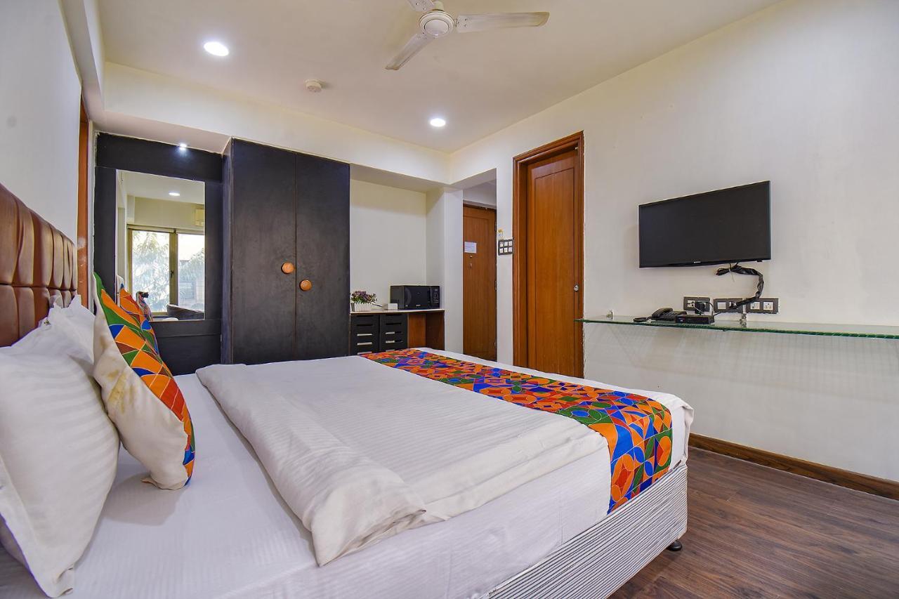 Fabhotel Sr Wakad - Nr Mall Of Millenium Pimpri-Chinchwad Exterior photo